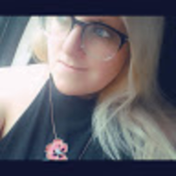 Meet your Posher, Lisa - Picture 1 of 1